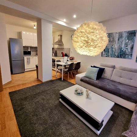 Apartment Banska - City Centre & Private Parking Banska Bystrica Ngoại thất bức ảnh