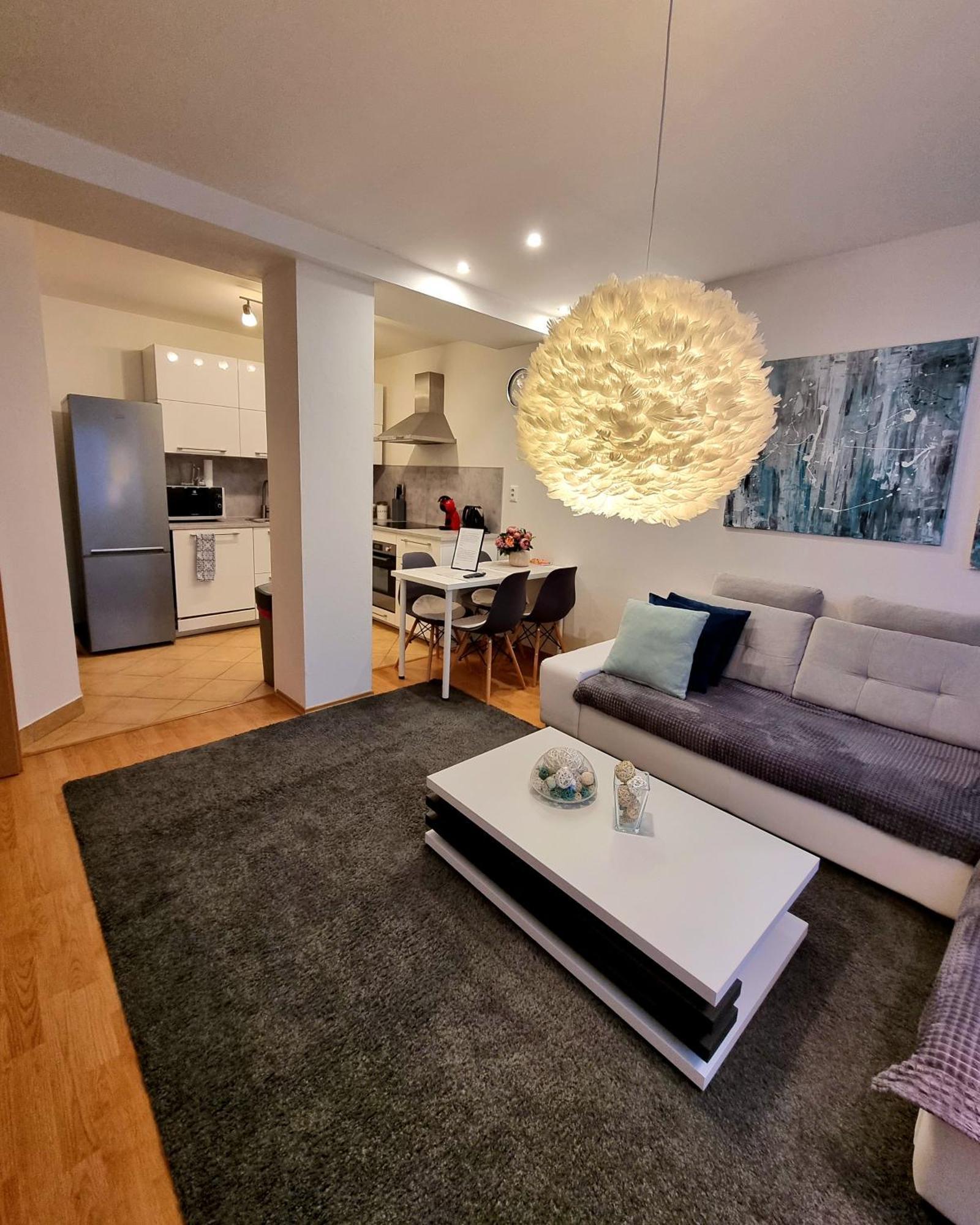Apartment Banska - City Centre & Private Parking Banska Bystrica Ngoại thất bức ảnh